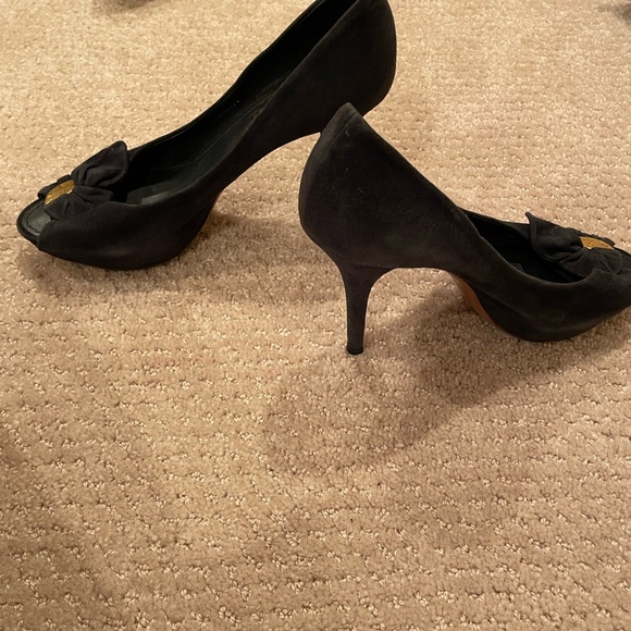 Authentic Louis Vuitton pump - Picture 2 of 4